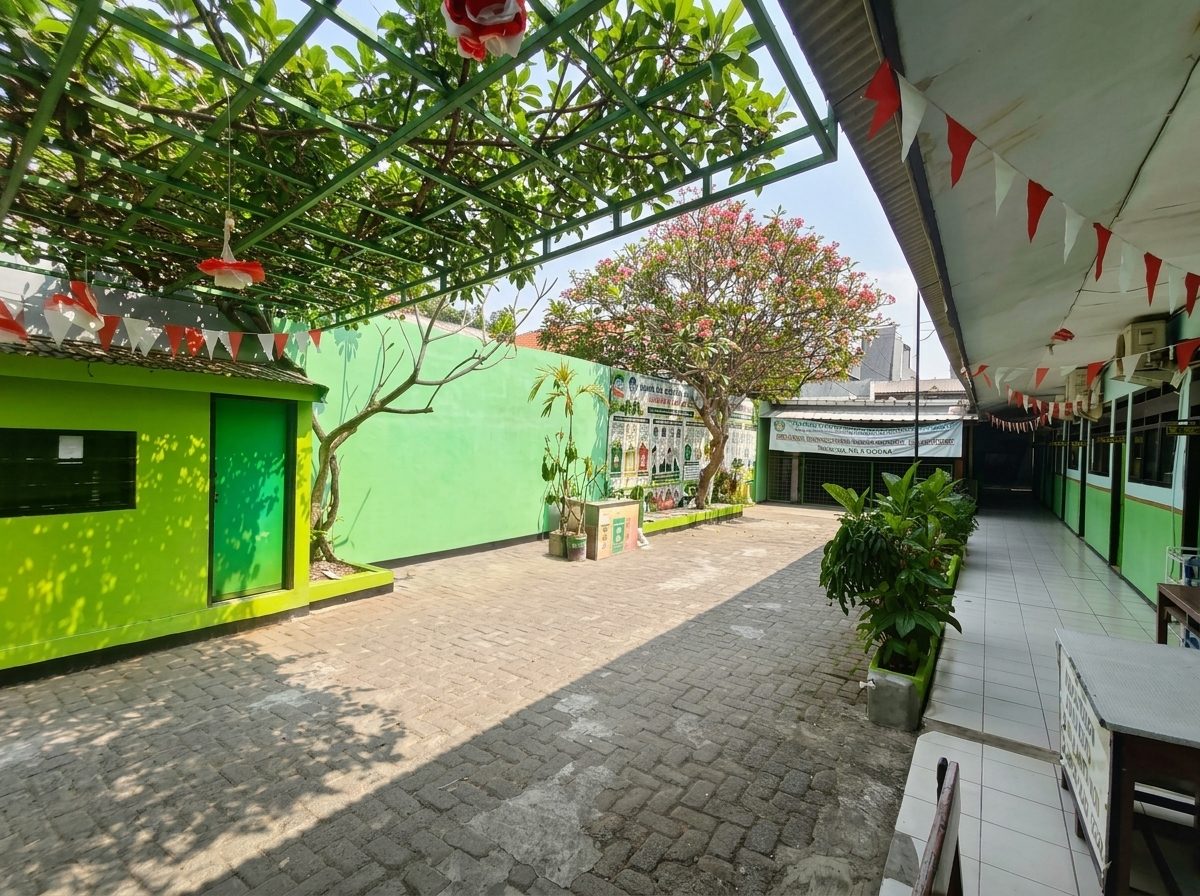 Gedung & Halaman Asri SDS Nurani Jakarta